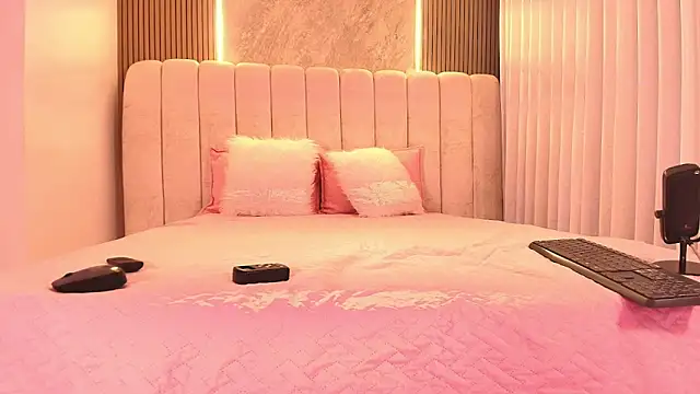 emyli sw  online show from February 12, 3:06 am