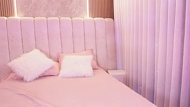 emyli sw  online show from March 31, 3:19 am