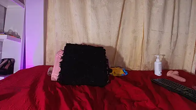 emyli sw  online show from March 19, 6:14 am