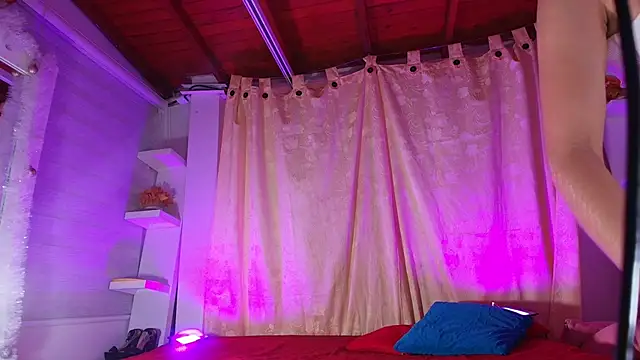 emyli sw  online show from March 22, 3:09 am