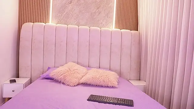 emyli sw  online show from April 14, 3:11 am