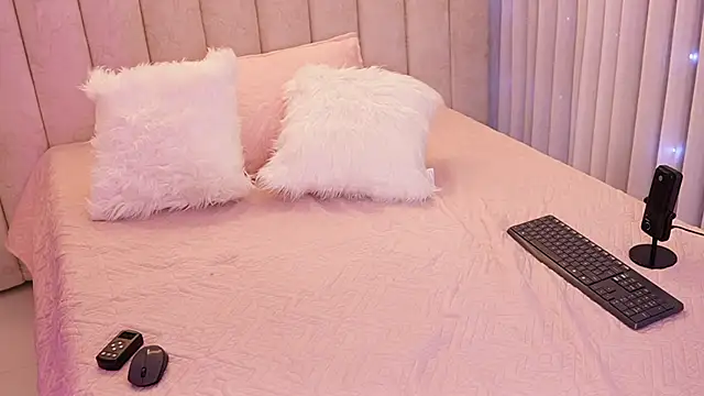 emyli sw  online show from November 11, 3:12 am