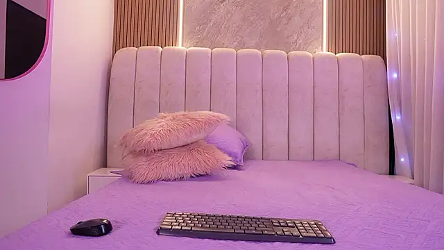 emyli sw  online show from March 19, 3:06 am