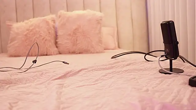 emyli sw  online show from November 20, 3:07 am