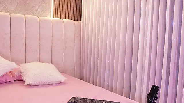 emyli sw  online show from February 14, 3:07 am