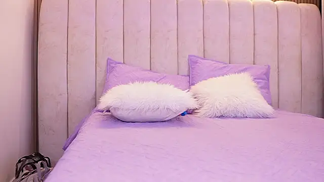 emyli sw  online show from December 23, 3:17 am