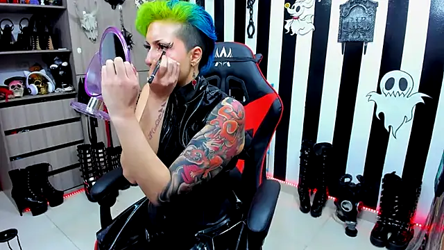 Snapshot of Mistress_Yelena chatting on December 9, 11:13 pm Mistress Yelena online show from December 9, 11:13 pm