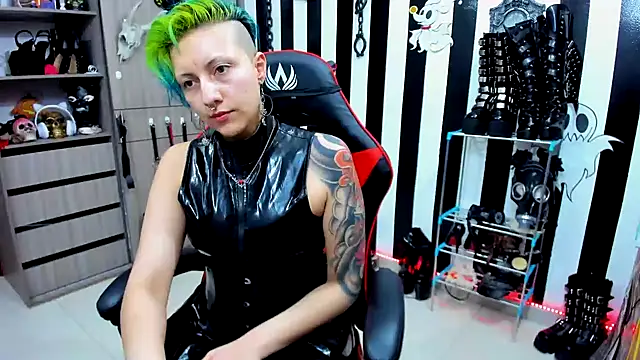 Snapshot of Mistress_Yelena chatting on January 13, 9:20 pm Mistress Yelena online show from January 13, 9:20 pm