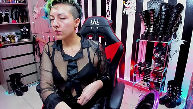 Snapshot of Mistress_Yelena chatting on February 10, 10:51 pm Mistress Yelena online show from February 10, 10:51 pm