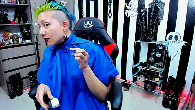 Snapshot of Mistress_Yelena chatting on December 22, 11:20 pm Mistress Yelena online show from December 22, 11:20 pm