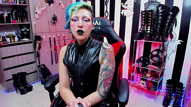 Snapshot of Mistress_Yelena chatting on February 17, 10:27 pm Mistress Yelena online show from February 17, 10:27 pm