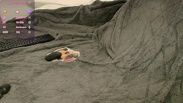 Snapshot of SuchArt_ chatting on February 27, 9:31 am SuchArt online show from February 27, 9:31 am