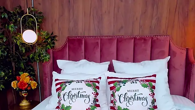 Snapshot of AdoraLynn chatting on December 14, 9:24 pm AdoraLynn online show from December 14, 9:24 pm