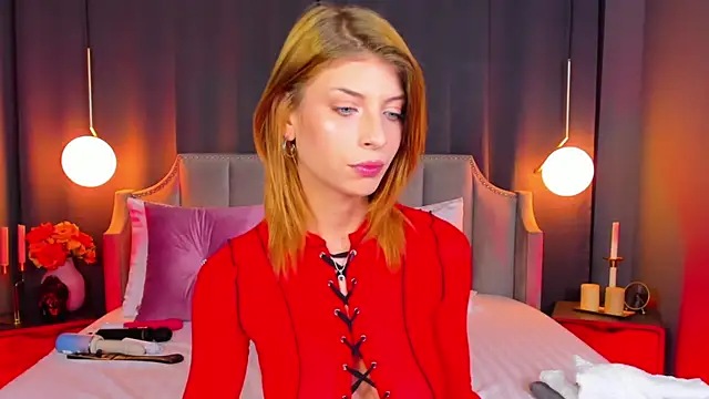 AdoraLynn online show from November 3, 7:50 pm