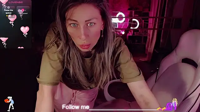 AnnieGOld  online show from February 20, 8:55 pm