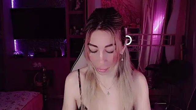 Snapshot of AnnieGOld_ chatting on May 24, 7:36 pm AnnieGOld online show from May 24, 7:36 pm