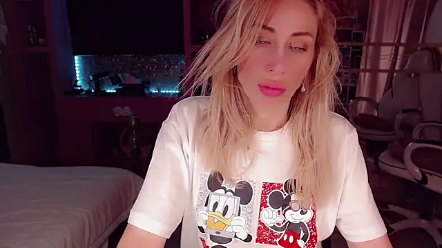 Snapshot of AnnieGOld_ chatting on October 26, 11:49 pm AnnieGOld online show from October 26, 11:49 pm