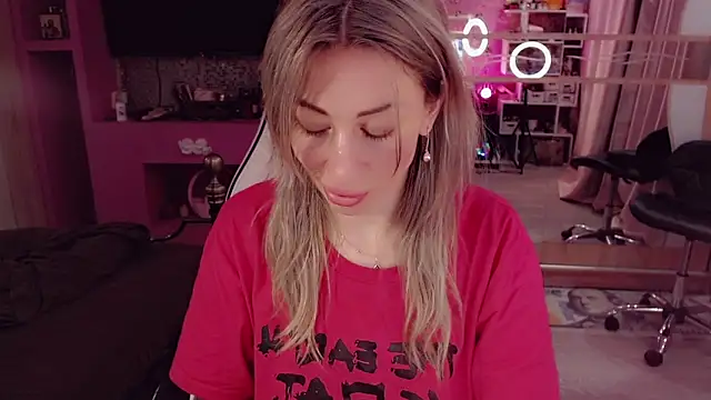 AnnieGOld  online show from March 1, 10:10 pm