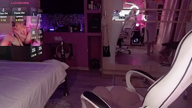 AnnieGOld  online show from January 9, 11:55 pm