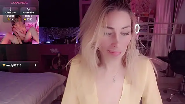 AnnieGOld  online show from January 10, 11:22 pm