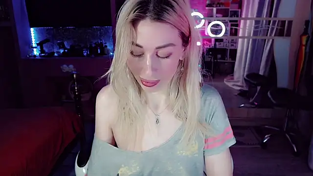 Snapshot of AnnieGOld_ chatting on December 13, 11:55 pm AnnieGOld online show from December 13, 11:55 pm