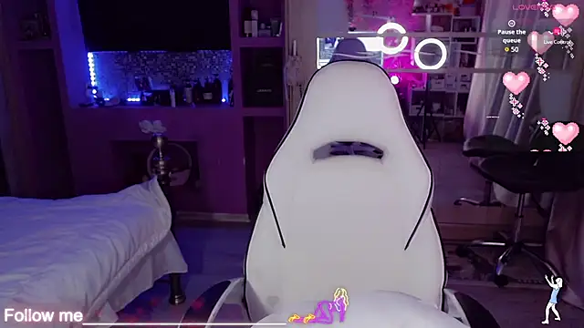 AnnieGOld  online show from January 14, 12:25 am