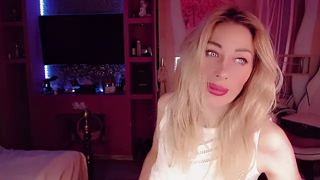 Snapshot of AnnieGOld_ chatting on November 15, 11:31 pm AnnieGOld online show from November 15, 11:31 pm