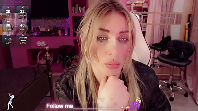 Snapshot of AnnieGOld_ chatting on April 19, 11:29 pm AnnieGOld online show from April 19, 11:29 pm