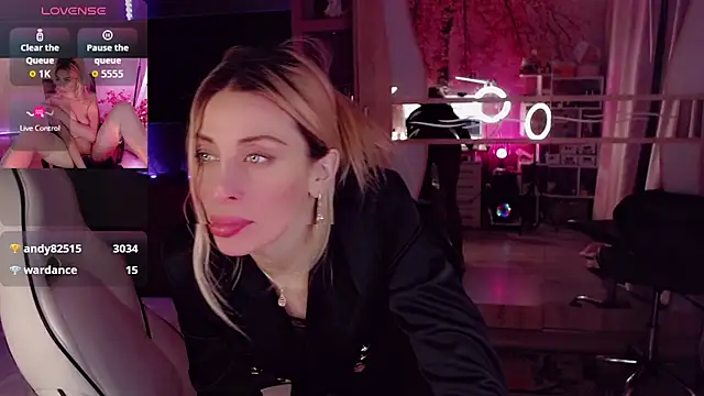 AnnieGOld  online show from January 6, 11:53 pm