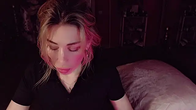 Snapshot of AnnieGOld_ chatting on May 11, 6:26 am AnnieGOld online show from May 11, 6:26 am