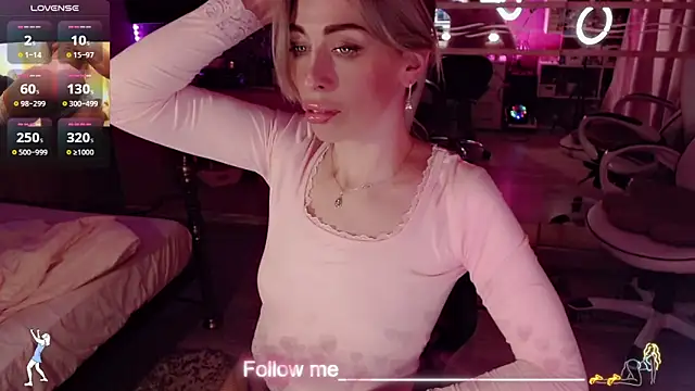 AnnieGOld  online show from March 29, 7:59 pm