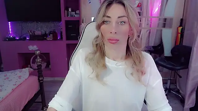 Snapshot of AnnieGOld_ chatting on May 31, 7:47 pm AnnieGOld online show from May 31, 7:47 pm