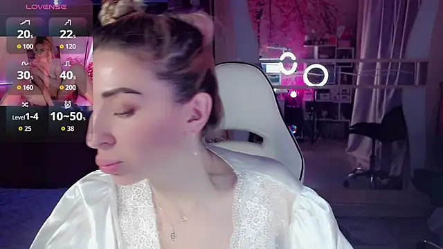 AnnieGOld  online show from December 21, 4:03 am