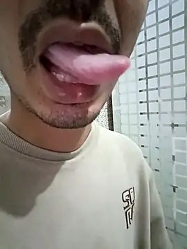 dreamtoungelick69 online show from March 2, 2:34 am