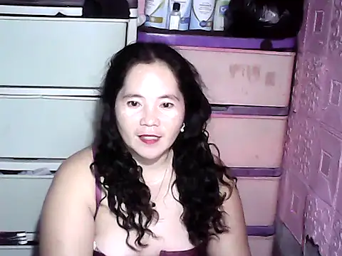 hotpusie 4u online show from December 16, 1:04 pm