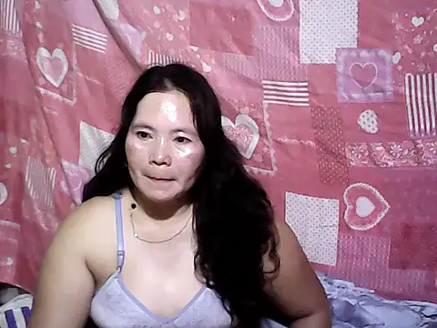 Snapshot of hotpusie_4u chatting on June 2, 7:03 pm hotpusie 4u online show from June 2, 7:03 pm