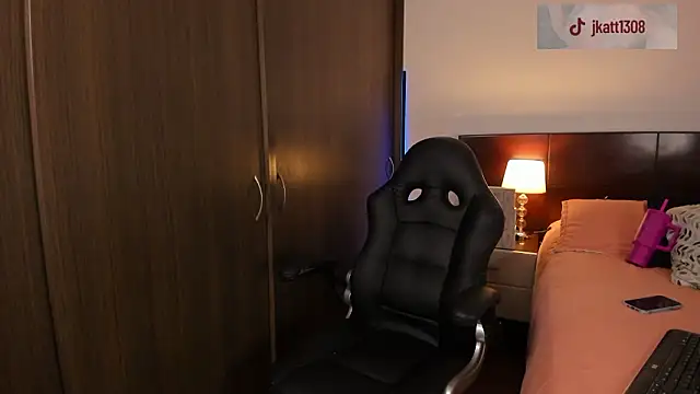 AleJaramillo  online show from February 9, 10:52 pm