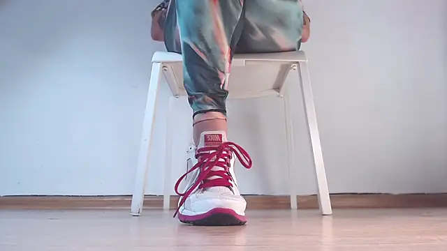 Snapshot of Foot_Goddes_ chatting on December 13, 11:13 am Foot Goddes online show from December 13, 11:13 am