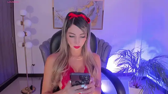 ZoePresleyX online show from March 9, 11:25 pm