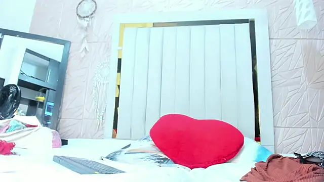 Snapshot of Rebecca_Mitchell chatting on October 30, 11:30 am Rebecca Mitchell online show from October 30, 11:30 am