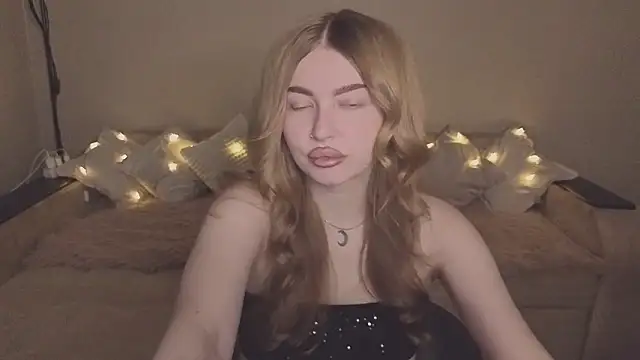 ViolettaLopez online show from November 19, 1:11 pm