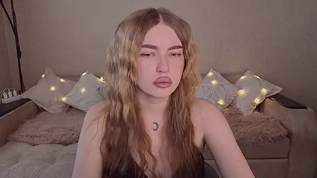 Snapshot of ViolettaLopez chatting on April 25, 2:58 pm ViolettaLopez online show from April 25, 2:58 pm