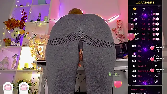 Snapshot of Elena-Marilyn chatting on November 18, 8:45 pm Elena-Marilyn online show from November 18, 8:45 pm