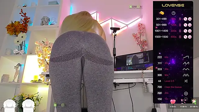 Snapshot of Elena-Marilyn chatting on October 7, 6:53 pm Elena-Marilyn online show from October 7, 6:53 pm