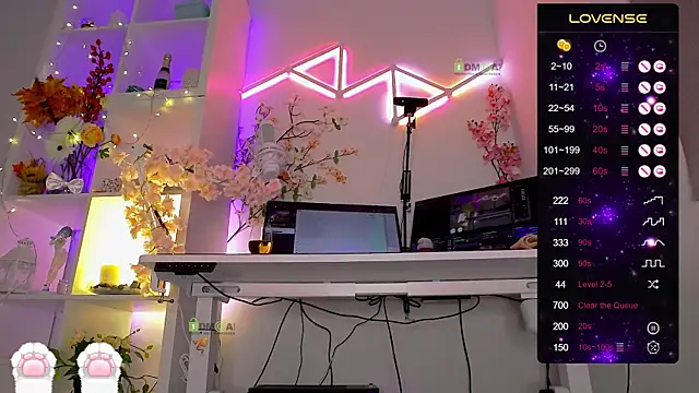 Snapshot of Elena-Marilyn chatting on November 21, 8:52 pm Elena-Marilyn online show from November 21, 8:52 pm