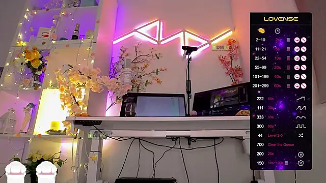 Snapshot of Elena-Marilyn chatting on February 6, 7:32 pm Elena-Marilyn online show from February 6, 7:32 pm