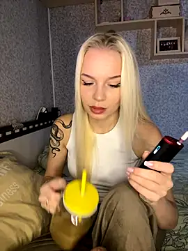 Snapshot of SIMBA_BOS chatting on November 14, 2:26 am SIMBA BOS online show from November 14, 2:26 am