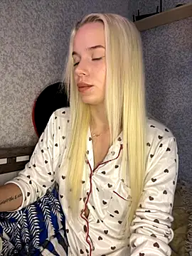 Snapshot of SIMBA_BOS chatting on October 24, 2:21 am SIMBA BOS online show from October 24, 2:21 am