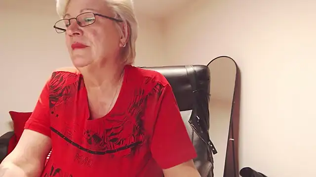 LaylaMilf online show from March 6, 7:31 pm