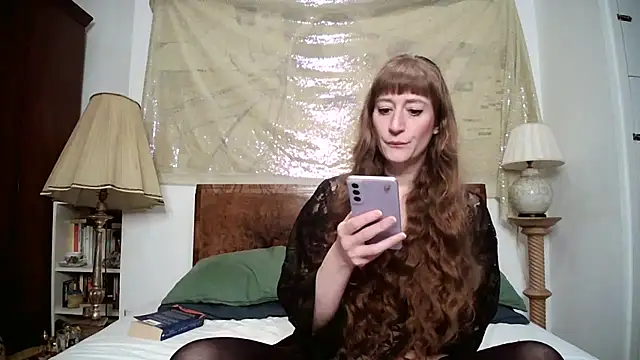 Snapshot of LemmieRed chatting on October 12, 9:54 am LemmieRed online show from October 12, 9:54 am